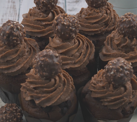 Queques de Chocolate com Ferrero Rocher