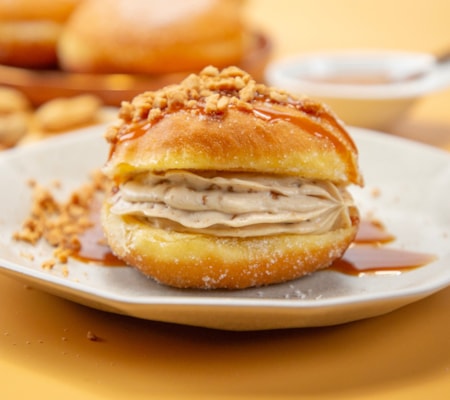 Bola de Berlim de Manteiga de Amendoim com Crocante